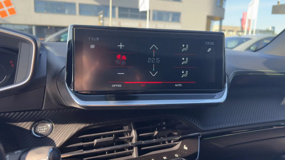 1.2 GT Pack | Camera | Parkeersensoren | Alcantara | Apple Carplay / Android Auto | Keyless entry |