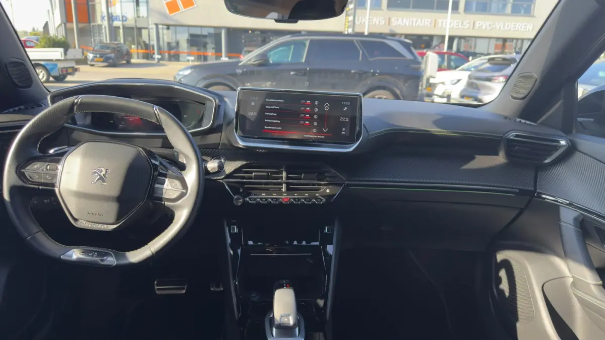 1.2 GT Pack | Camera | Parkeersensoren | Alcantara | Apple Carplay / Android Auto | Keyless entry |
