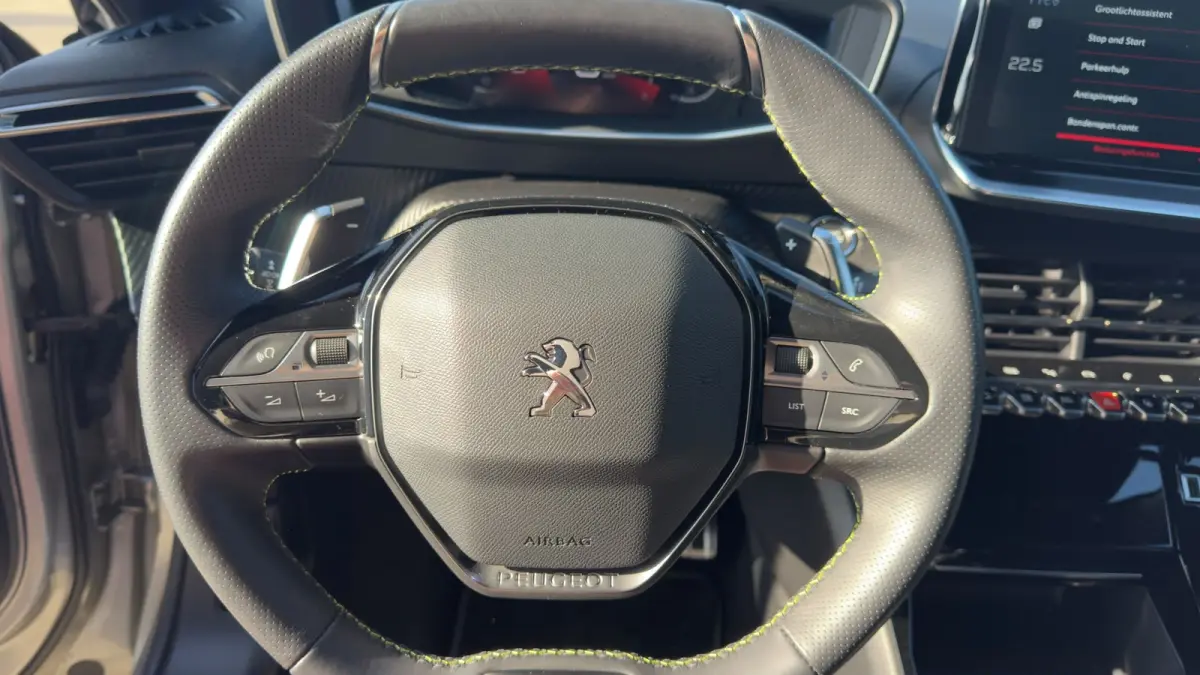 1.2 GT Pack | Camera | Parkeersensoren | Alcantara | Apple Carplay / Android Auto | Keyless entry |