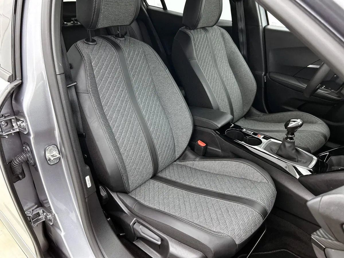 SUV Allure 100pk | Navigatie | Climate Control | Cruise Control | Parkeersensoren v+a | Keyless | Armsteun | Digitaal instrumentenpaneel | Draadloze Apple Carplay / Android Auto + telefoonla