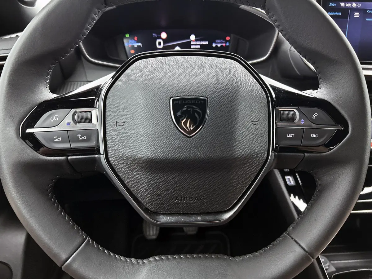 SUV Allure 100pk | Navigatie | Climate Control | Cruise Control | Parkeersensoren v+a | Keyless | Armsteun | Digitaal instrumentenpaneel | Draadloze Apple Carplay / Android Auto + telefoonla