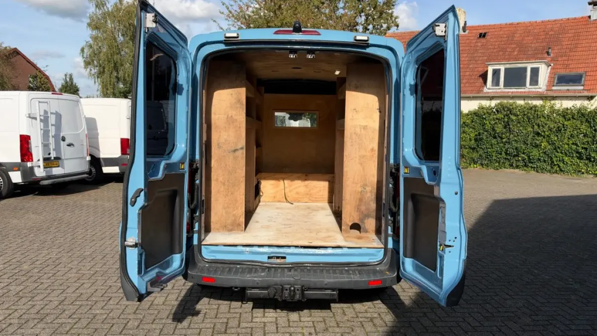2.0 TDCI 96KW 131PK L2H2 AIRCO/ CRUISE CONTROL/ NAVIGATIE/ TREKHAAK/ 100% DEALERONDERHOUDEN