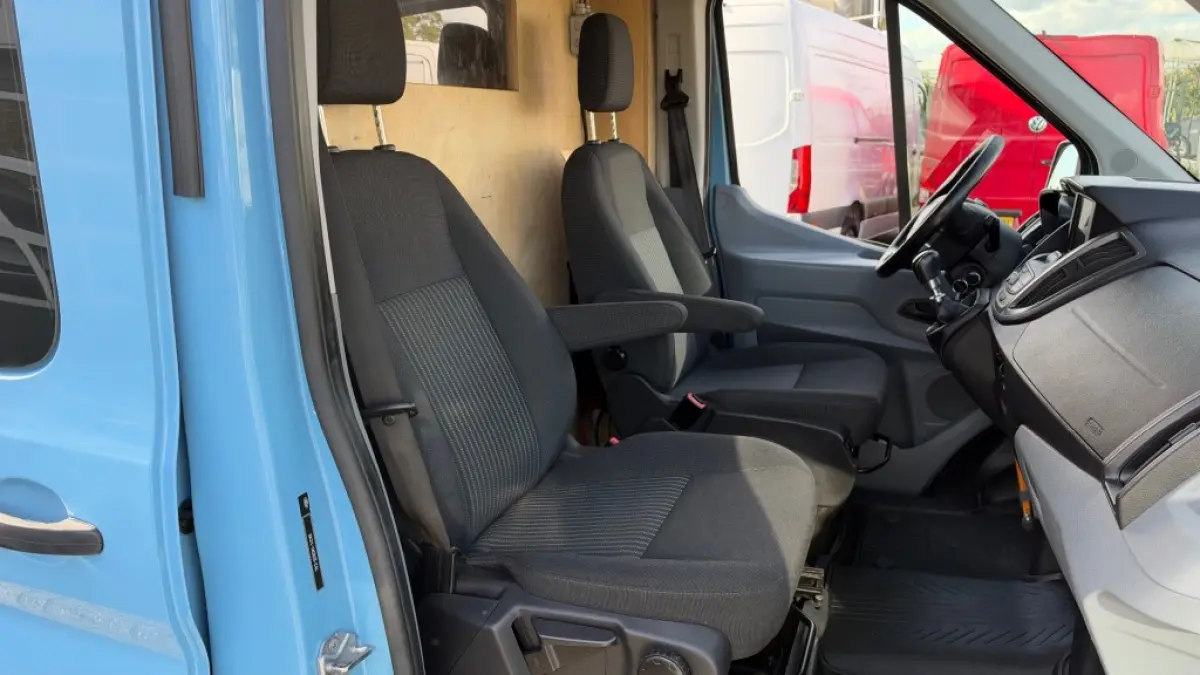 2.0 TDCI 96KW 131PK L2H2 AIRCO/ CRUISE CONTROL/ NAVIGATIE/ TREKHAAK/ 100% DEALERONDERHOUDEN