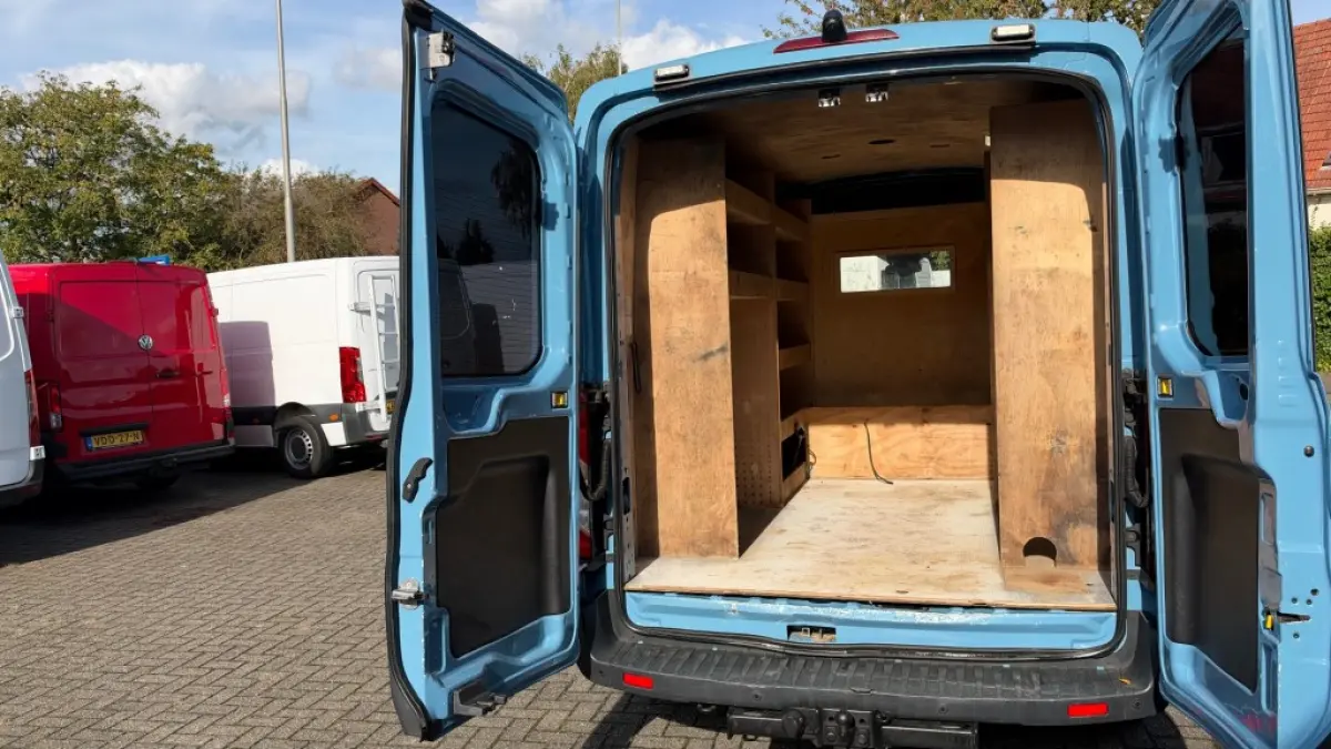 2.0 TDCI 96KW 131PK L2H2 AIRCO/ CRUISE CONTROL/ NAVIGATIE/ TREKHAAK/ 100% DEALERONDERHOUDEN