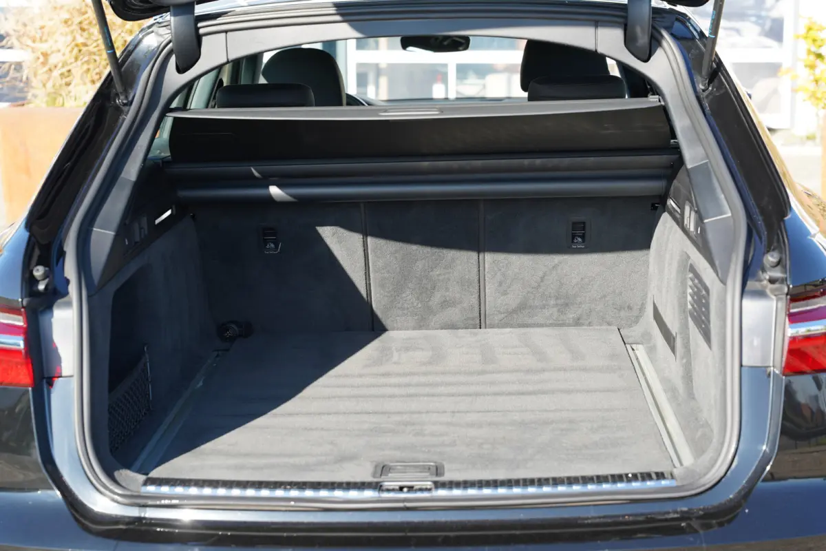 40 TDI quattro Business edition 204pk | Virtual Cockpit | Achteruitrijcamera | Cruise control adaptief met stop&go | Dab | Elektrisch bedienbare achterklep | LED koplampen | Navigatiesysteem