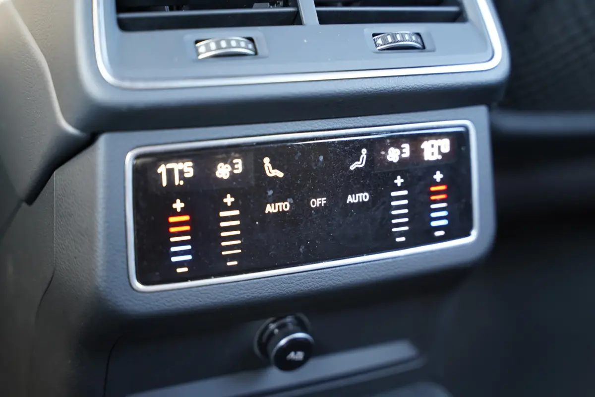 40 TDI quattro Business edition 204pk | Virtual Cockpit | Achteruitrijcamera | Cruise control adaptief met stop&go | Dab | Elektrisch bedienbare achterklep | LED koplampen | Navigatiesysteem