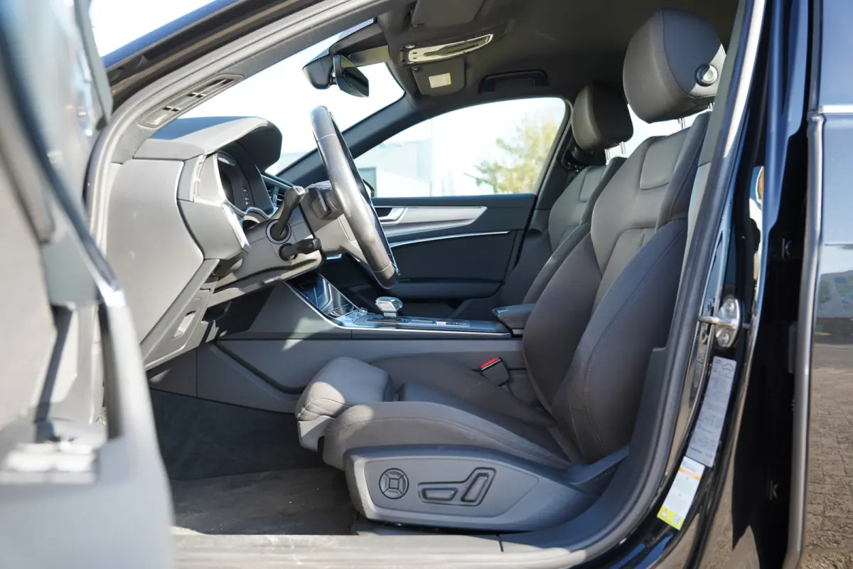 40 TDI quattro Business edition 204pk | Virtual Cockpit | Achteruitrijcamera | Cruise control adaptief met stop&go | Dab | Elektrisch bedienbare achterklep | LED koplampen | Navigatiesysteem