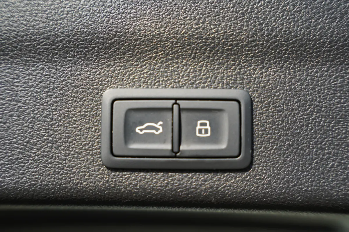 40 TDI quattro Business edition 204pk | Virtual Cockpit | Achteruitrijcamera | Cruise control adaptief met stop&go | Dab | Elektrisch bedienbare achterklep | LED koplampen | Navigatiesysteem