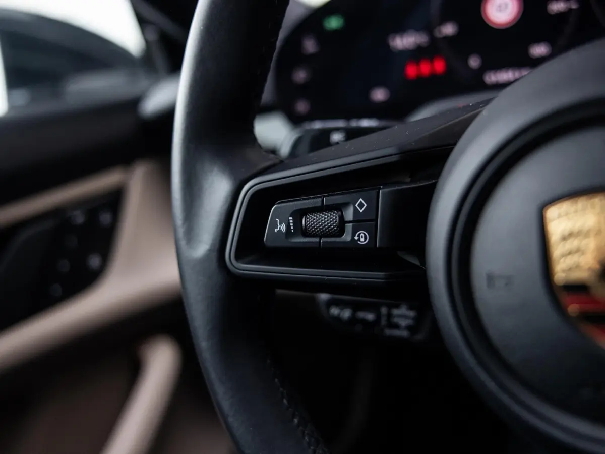 79 kWh | BOSE | PASM LUCHTVERING | PANORAMADAK | 20 INCH | ACHTERUITRIJCAMERA | WARMTEPOMP | ADAPTIEVE CRUISE CONTROL | 14-WEG STOELEN | VULKAANGRIJS |
