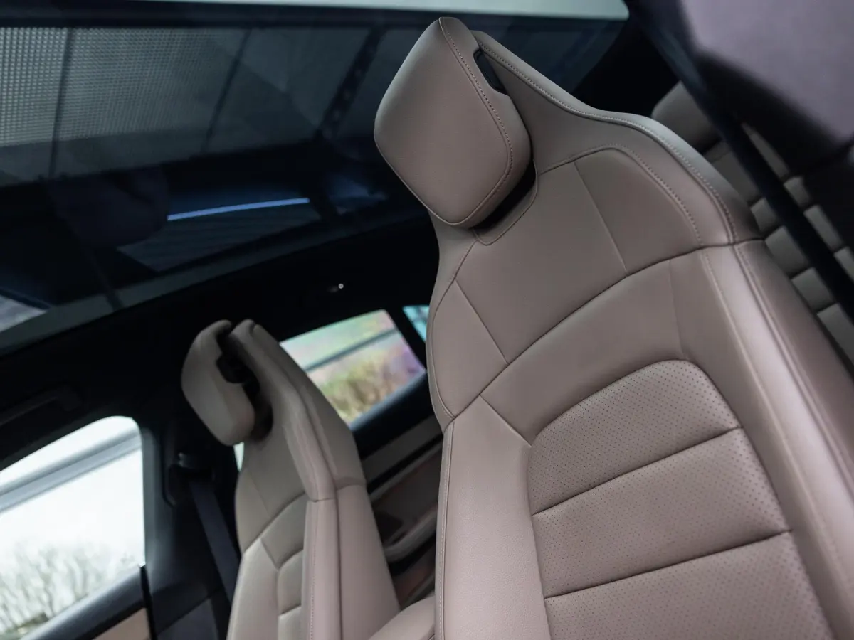 79 kWh | BOSE | PASM LUCHTVERING | PANORAMADAK | 20 INCH | ACHTERUITRIJCAMERA | WARMTEPOMP | ADAPTIEVE CRUISE CONTROL | 14-WEG STOELEN | VULKAANGRIJS |