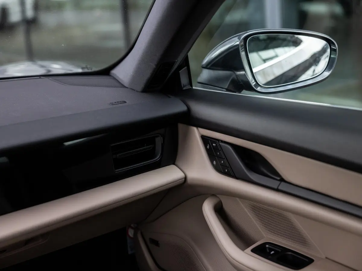 79 kWh | BOSE | PASM LUCHTVERING | PANORAMADAK | 20 INCH | ACHTERUITRIJCAMERA | WARMTEPOMP | ADAPTIEVE CRUISE CONTROL | 14-WEG STOELEN | VULKAANGRIJS |
