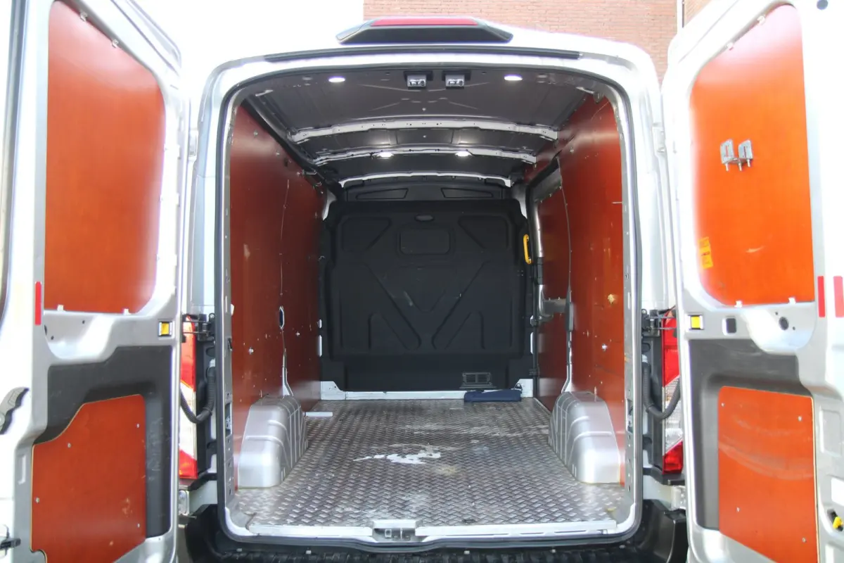 350 2.0 TDCI L2H2 Trend MHEV 130PK / Sync 3 / Dealer onderhoudsbeurt