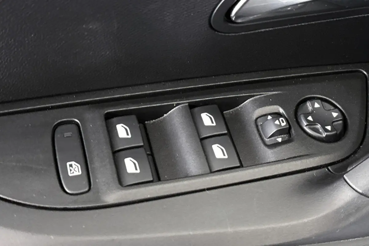 1.2 PureTech 100 Allure Keyless Clima Apple CarPlay