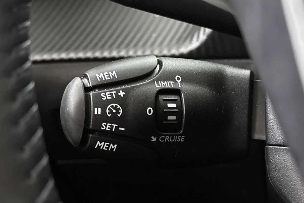 1.2 PureTech 100 Allure Keyless Clima Apple CarPlay