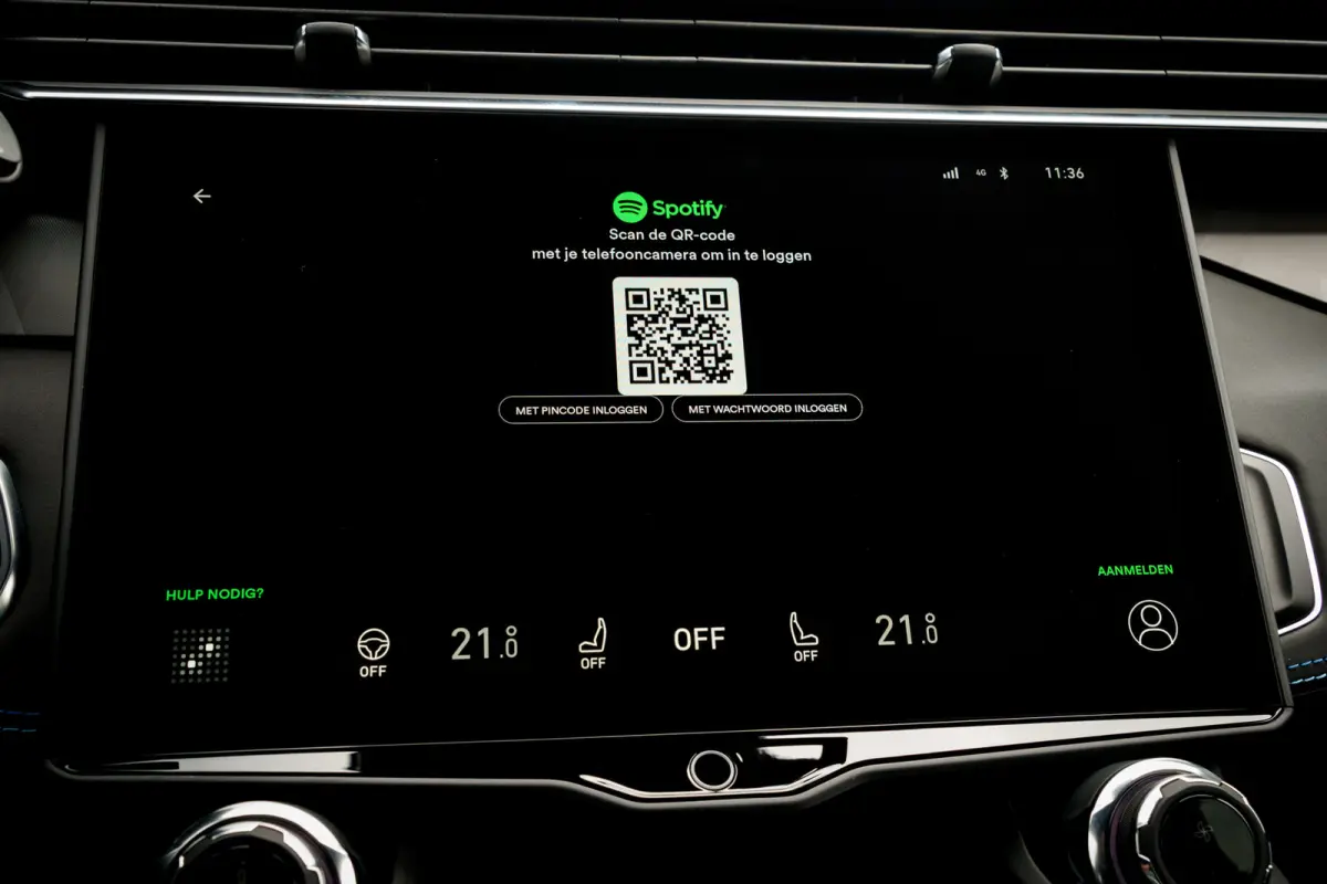 1.5 Plug-in Hybrid 262 Pk | Stuurverwarming | Zwarte Hemel | 75 km Elektrisch Panoramadak | 360 Camera | NL Auto | 20 inch. LMV | 1e eigenaar