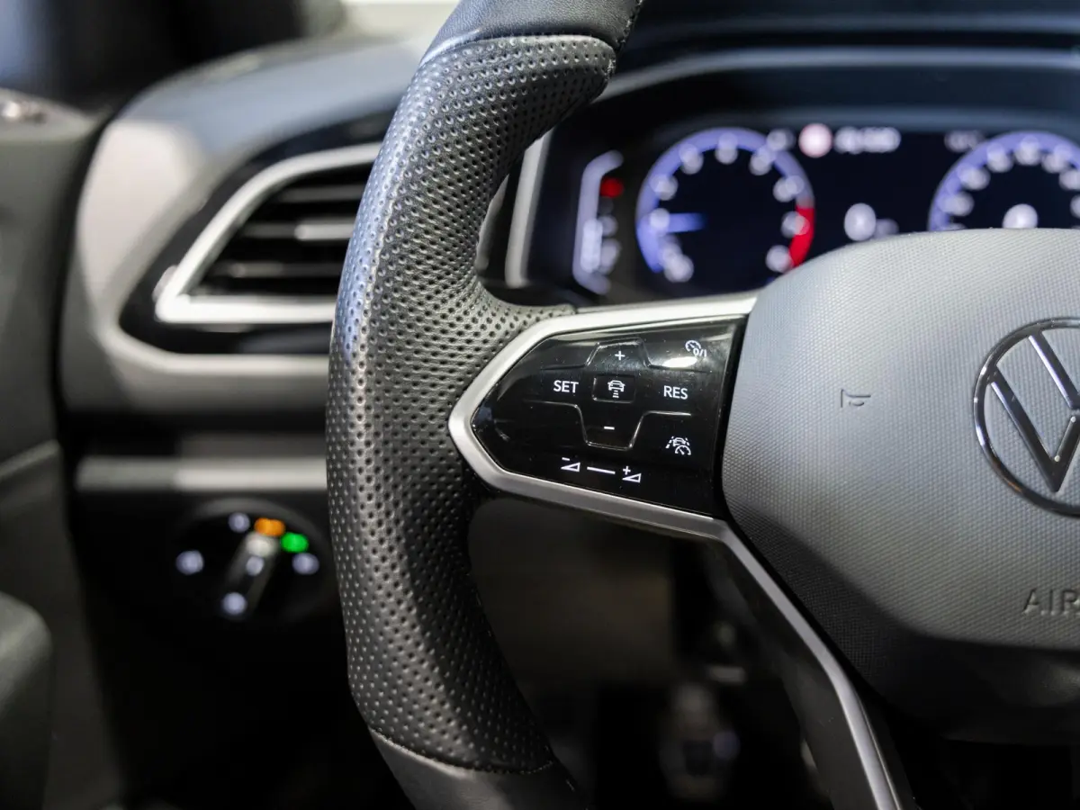 1.0 TSI R-Line / 110pk / NAP / Dodehoek herkenning / Virtual dashboard /