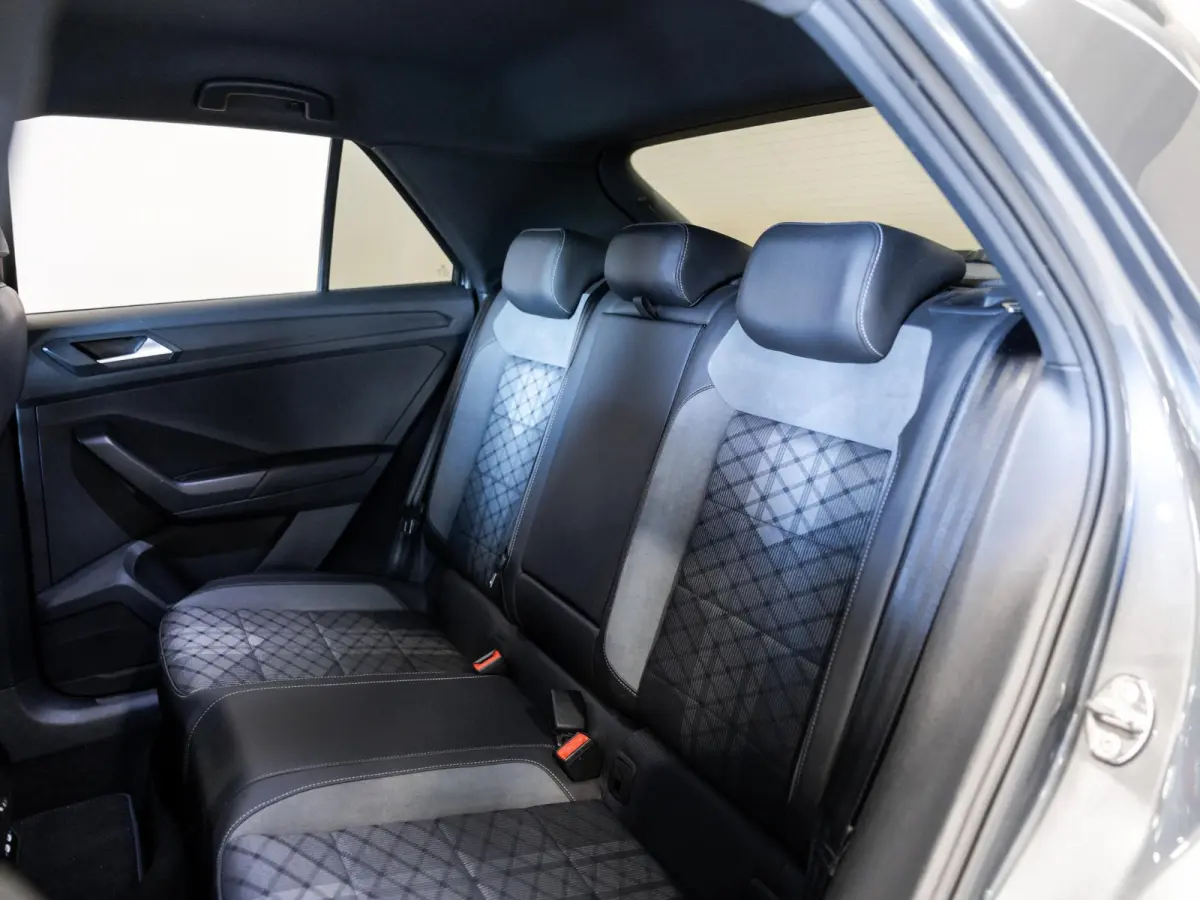 1.0 TSI R-Line / 110pk / NAP / Dodehoek herkenning / Virtual dashboard /