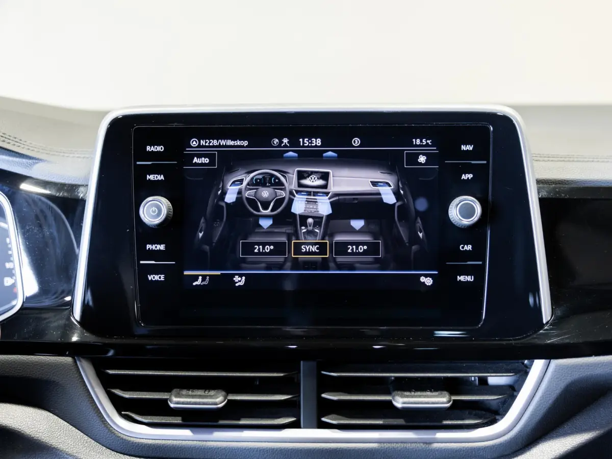 1.0 TSI R-Line / 110pk / NAP / Dodehoek herkenning / Virtual dashboard /