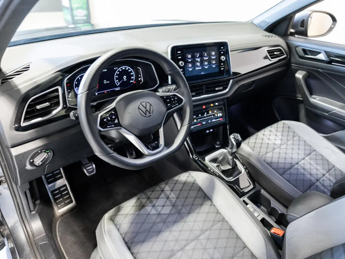 1.0 TSI R-Line / 110pk / NAP / Dodehoek herkenning / Virtual dashboard /