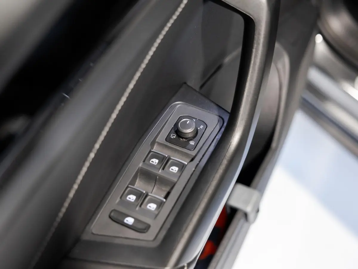 1.0 TSI R-Line / 110pk / NAP / Dodehoek herkenning / Virtual dashboard /