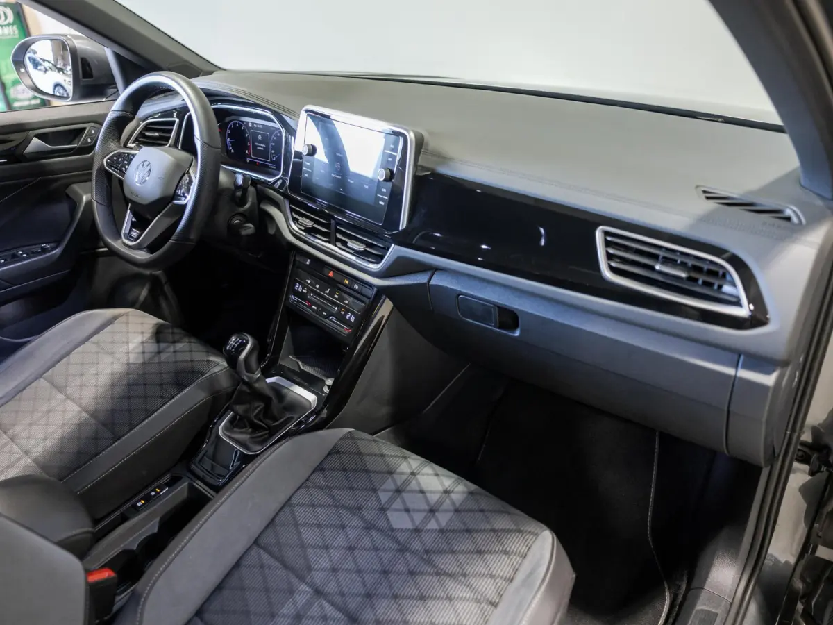 1.0 TSI R-Line / 110pk / NAP / Dodehoek herkenning / Virtual dashboard /