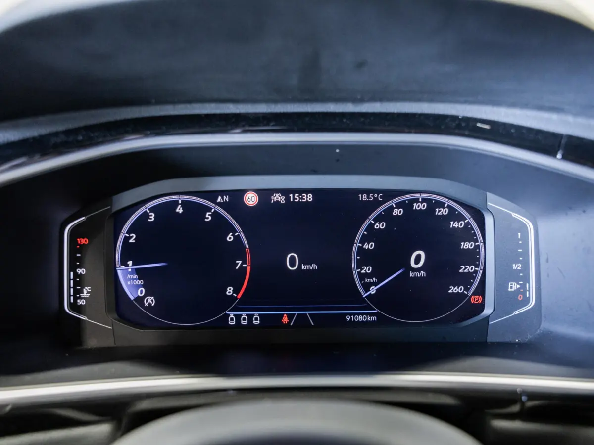 1.0 TSI R-Line / 110pk / NAP / Dodehoek herkenning / Virtual dashboard /