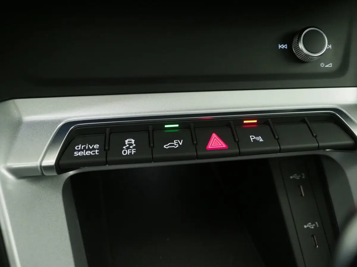 45 TFSI e Edition Full Black | Panoramadak | Stoelverwarming | Virtual | Cruise | PDC | LED | Carplay