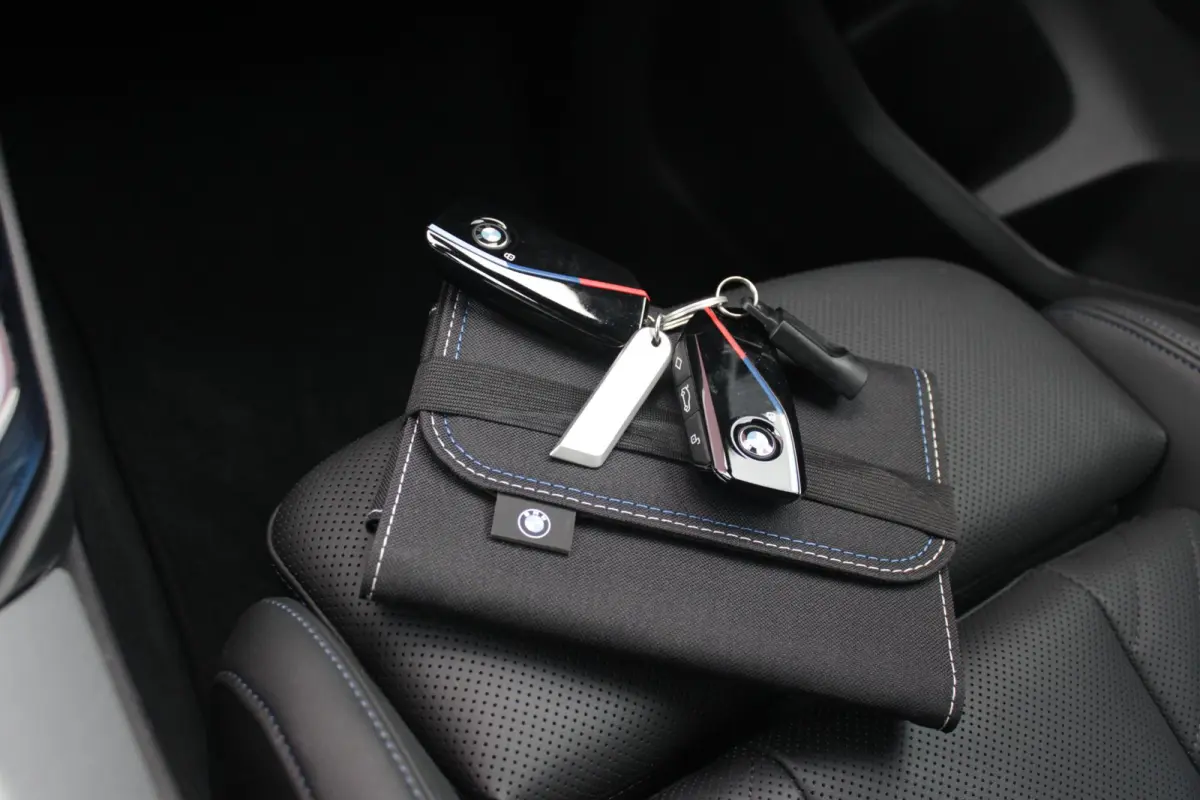 M50 xDrive 399PK M-SPORT PRO | PANORAMA DAK | HARMAN KARDON AUDIO SYSTEM | COMFORT PACK: (STOELVENTILATIE OP DE VOORSTOELEN, ELEKTRISCH VERWARMBARE VOORSTOELEN EN BUITENSTE ZITPLAATSEN ACHTE