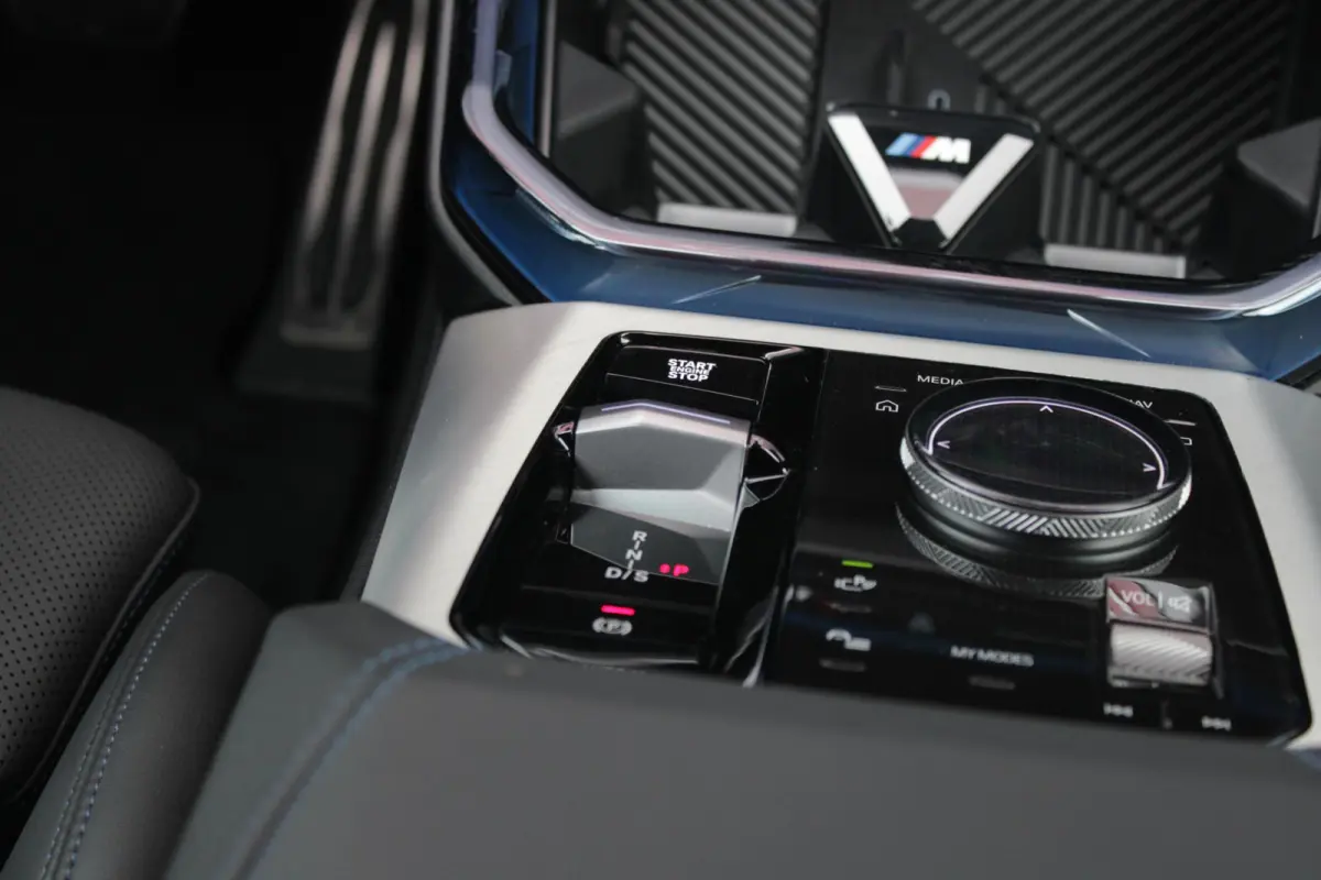 M50 xDrive 399PK M-SPORT PRO | PANORAMA DAK | HARMAN KARDON AUDIO SYSTEM | COMFORT PACK: (STOELVENTILATIE OP DE VOORSTOELEN, ELEKTRISCH VERWARMBARE VOORSTOELEN EN BUITENSTE ZITPLAATSEN ACHTE