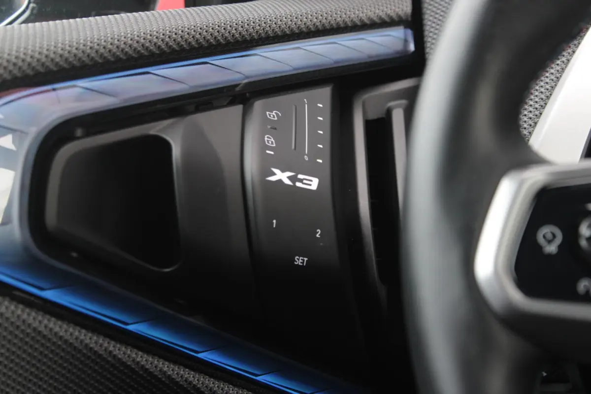 M50 xDrive 399PK M-SPORT PRO | PANORAMA DAK | HARMAN KARDON AUDIO SYSTEM | COMFORT PACK: (STOELVENTILATIE OP DE VOORSTOELEN, ELEKTRISCH VERWARMBARE VOORSTOELEN EN BUITENSTE ZITPLAATSEN ACHTE