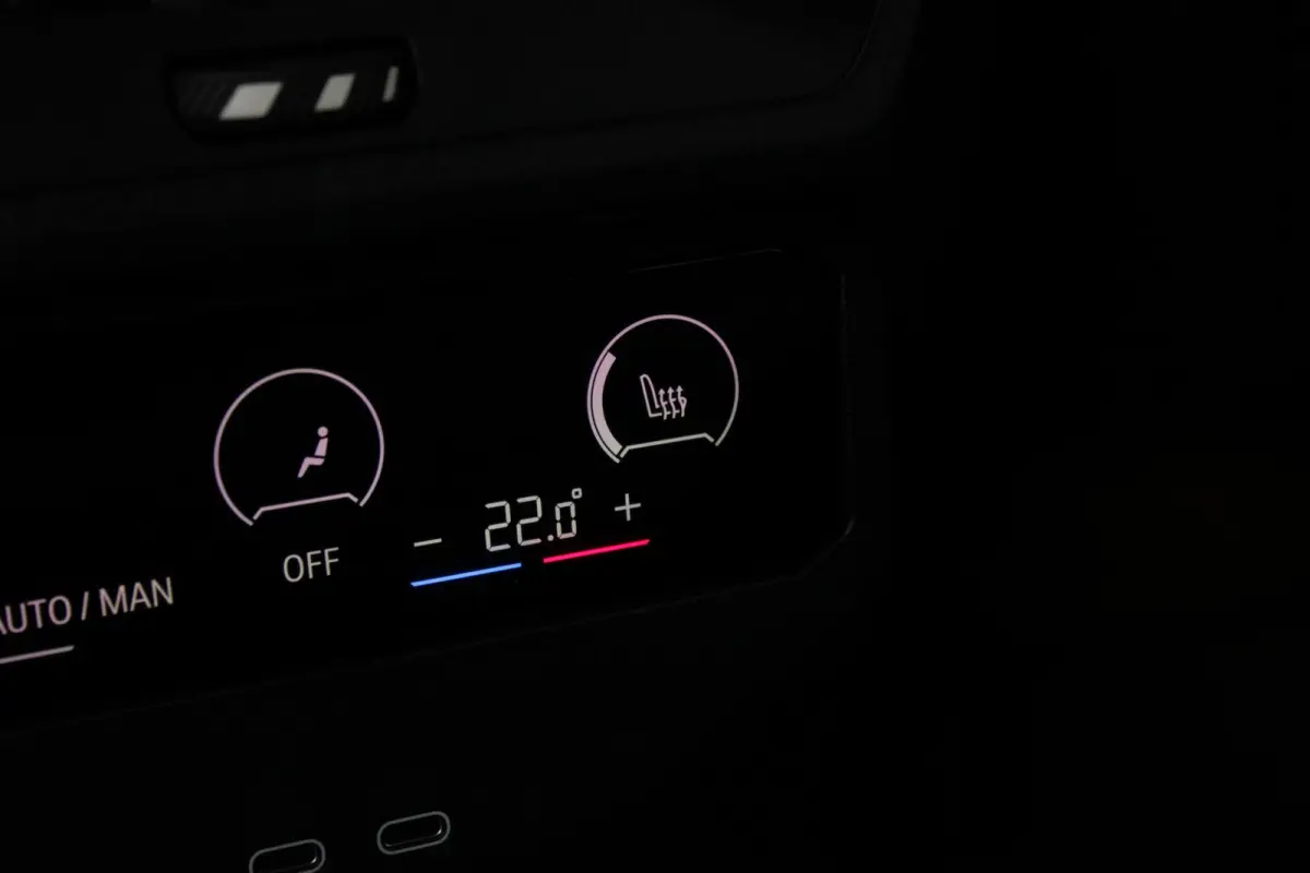 M50 xDrive 399PK M-SPORT PRO | PANORAMA DAK | HARMAN KARDON AUDIO SYSTEM | COMFORT PACK: (STOELVENTILATIE OP DE VOORSTOELEN, ELEKTRISCH VERWARMBARE VOORSTOELEN EN BUITENSTE ZITPLAATSEN ACHTE