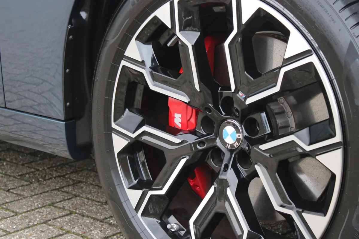 M50 xDrive 399PK M-SPORT PRO | PANORAMA DAK | HARMAN KARDON AUDIO SYSTEM | COMFORT PACK: (STOELVENTILATIE OP DE VOORSTOELEN, ELEKTRISCH VERWARMBARE VOORSTOELEN EN BUITENSTE ZITPLAATSEN ACHTE