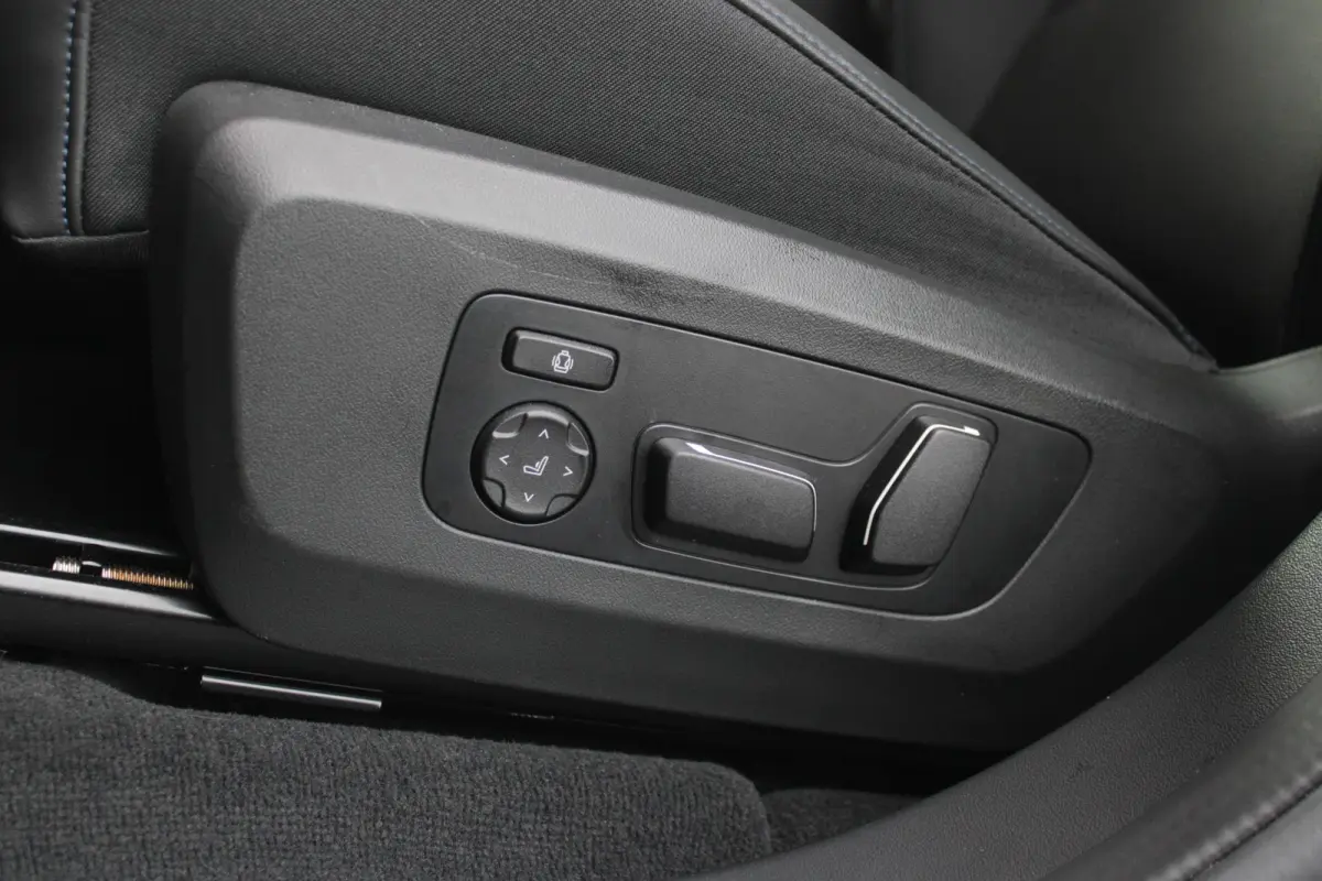 M50 xDrive 399PK M-SPORT PRO | PANORAMA DAK | HARMAN KARDON AUDIO SYSTEM | COMFORT PACK: (STOELVENTILATIE OP DE VOORSTOELEN, ELEKTRISCH VERWARMBARE VOORSTOELEN EN BUITENSTE ZITPLAATSEN ACHTE