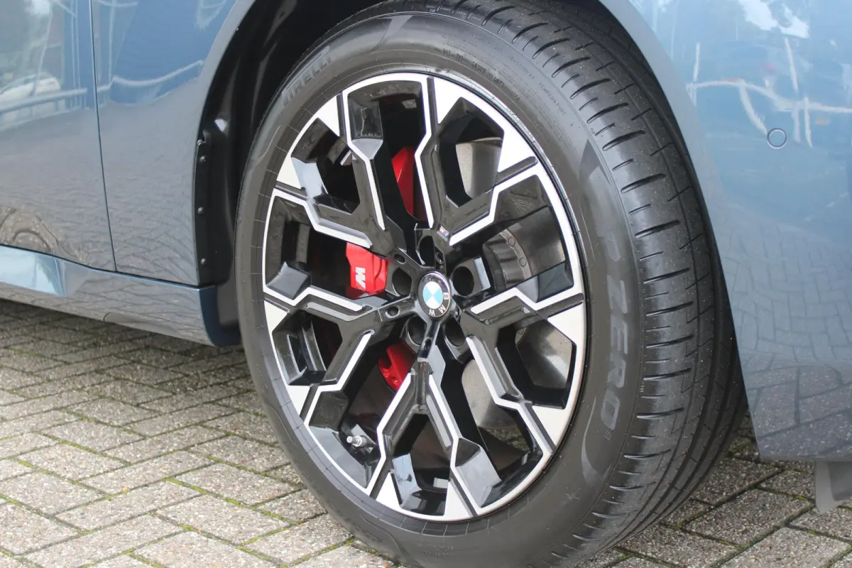 M50 xDrive 399PK M-SPORT PRO | PANORAMA DAK | HARMAN KARDON AUDIO SYSTEM | COMFORT PACK: (STOELVENTILATIE OP DE VOORSTOELEN, ELEKTRISCH VERWARMBARE VOORSTOELEN EN BUITENSTE ZITPLAATSEN ACHTE