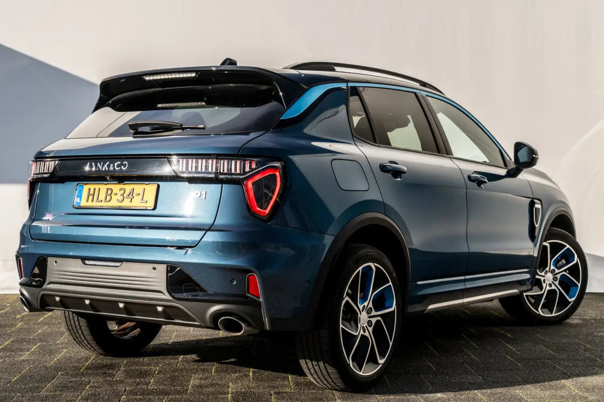 1.5 Plug-in Hybrid 262 Pk | Stuurverwarming | Zwarte Hemel | 75 km Elektrisch Panoramadak | 360 Camera | NL Auto | 20 inch. LMV | 1e eigenaar