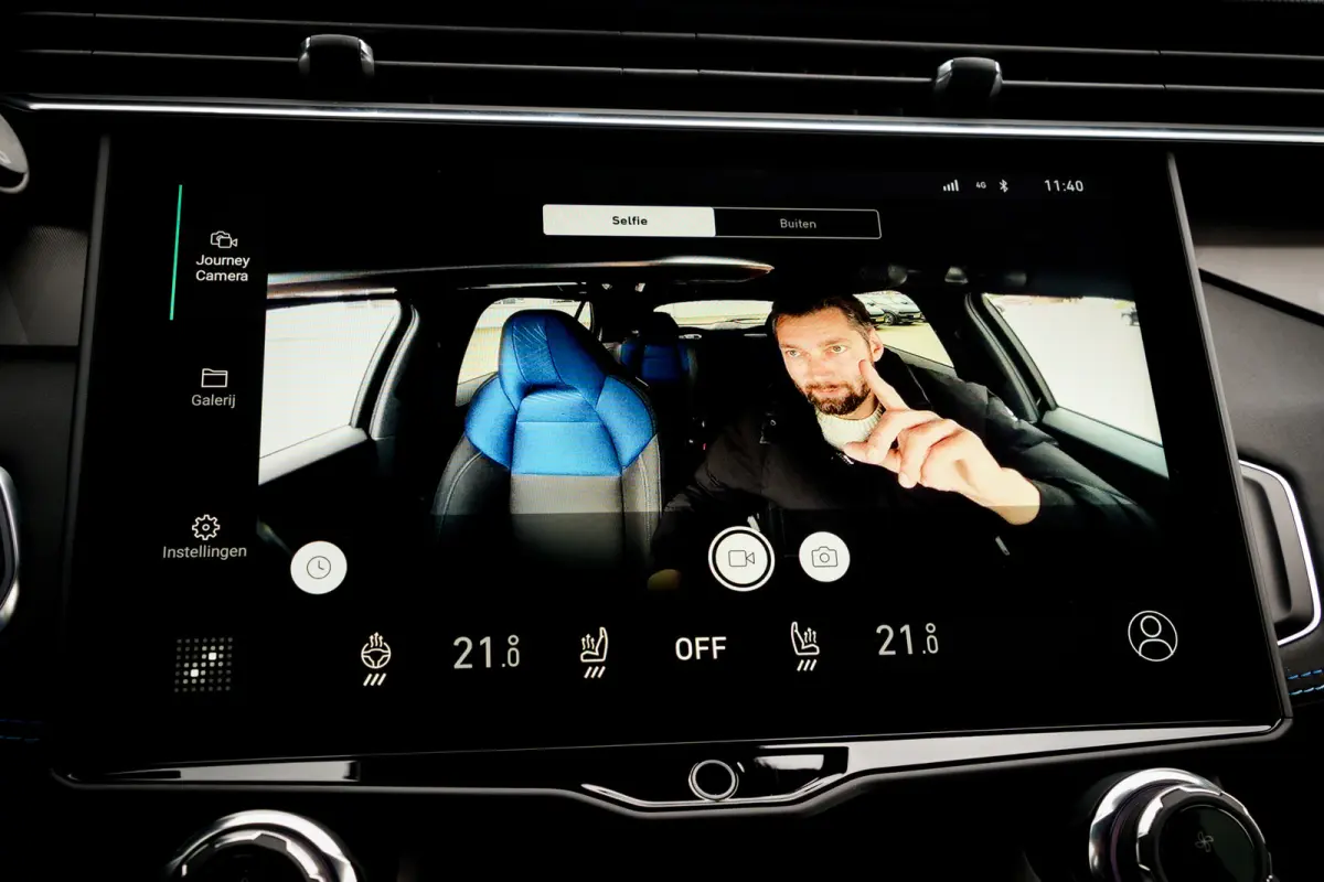 1.5 Plug-in Hybrid 262 Pk | Stuurverwarming | Zwarte Hemel | 75 km Elektrisch Panoramadak | 360 Camera | NL Auto | 20 inch. LMV | 1e eigenaar