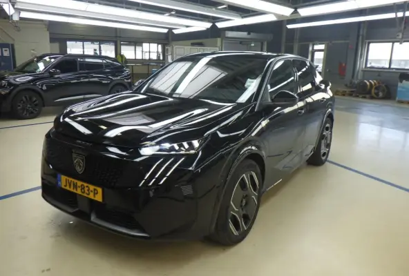 GT Exclusive ALLE OPTIES! | Pano/Kanteldak! | Trekhaak | LEDER | 20 INCH LMV | 98% SOH | 12V aansluiting (in de middenconsole, op de achterzijde van de middenconsole en in de bagageruimte) |