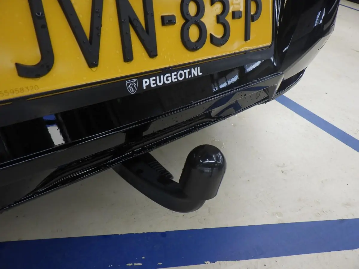 GT Exclusive ALLE OPTIES! | Pano/Kanteldak! | Trekhaak | LEDER | 20 INCH LMV | 98% SOH | 12V aansluiting (in de middenconsole, op de achterzijde van de middenconsole en in de bagageruimte) |