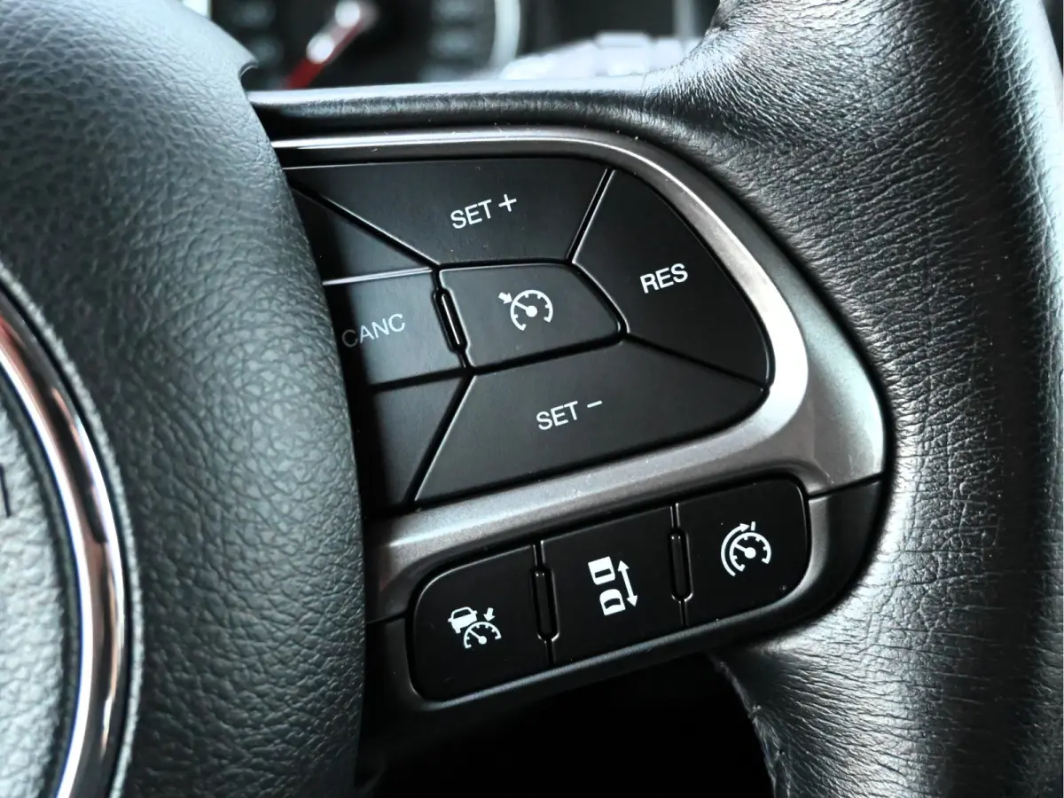 1.0T Limited, U-connect, LED, clima, cruise, 2 x PDC,
