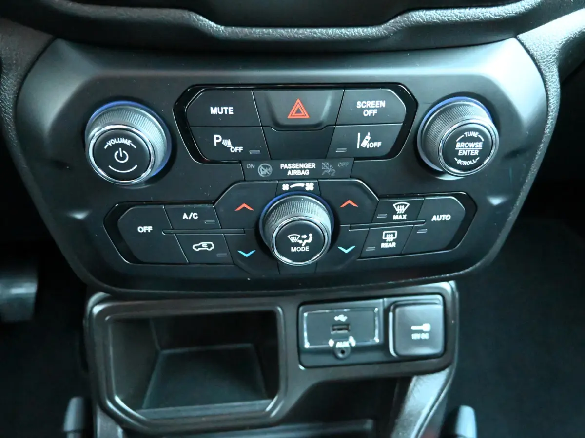 1.0T Limited, U-connect, LED, clima, cruise, 2 x PDC,