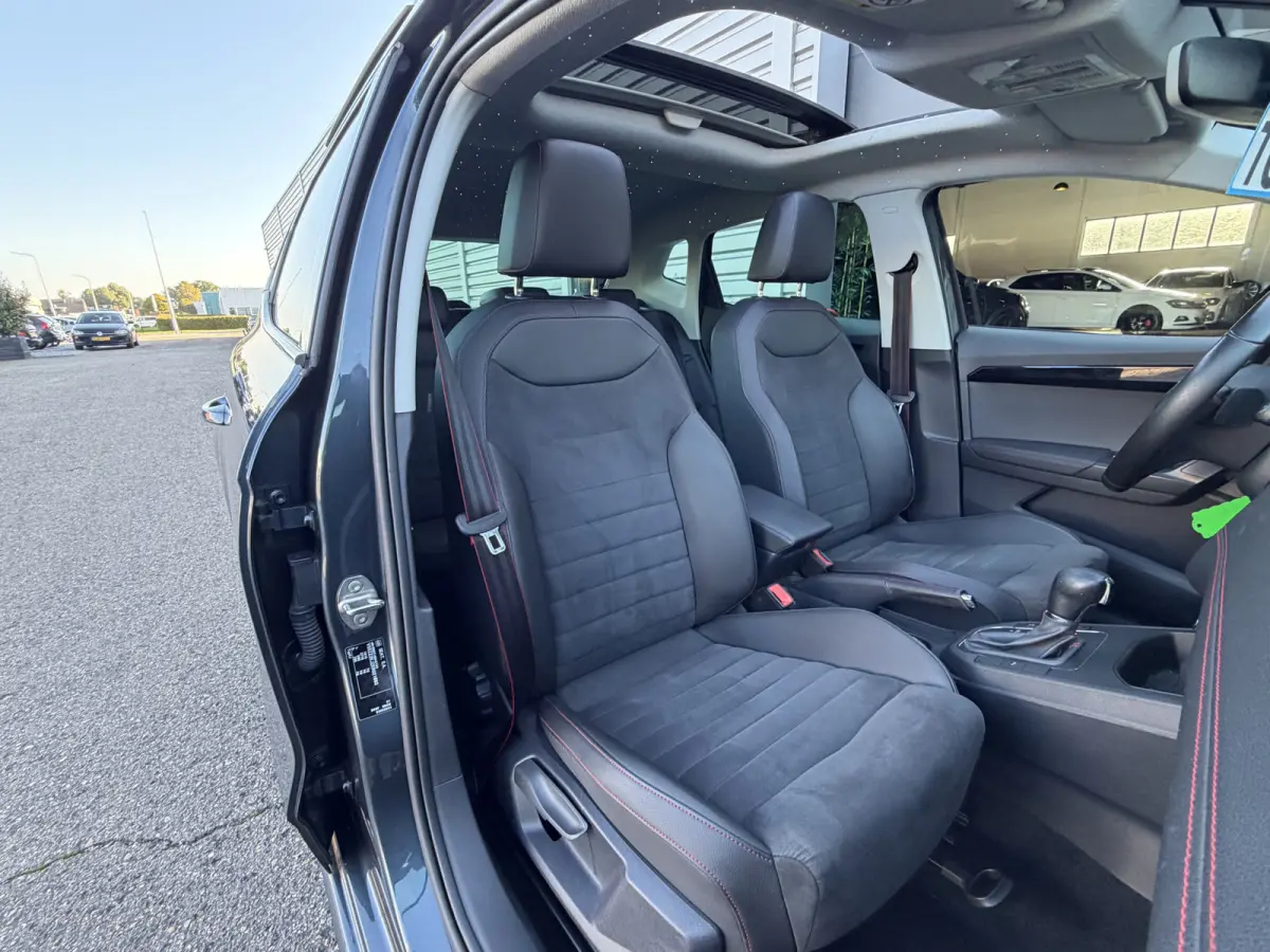 1.0 TSI DSG FR Pano|Leer|Navi|LED Grijs