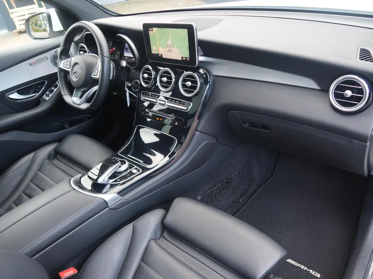 250 4MATIC AMG PANORAMADAK|ADAPTIVE CRUISECONTROL|STUURHULP|RIJSTROOK|NAVIGATIE|LEDER|CAMERA|ZEER MOOI