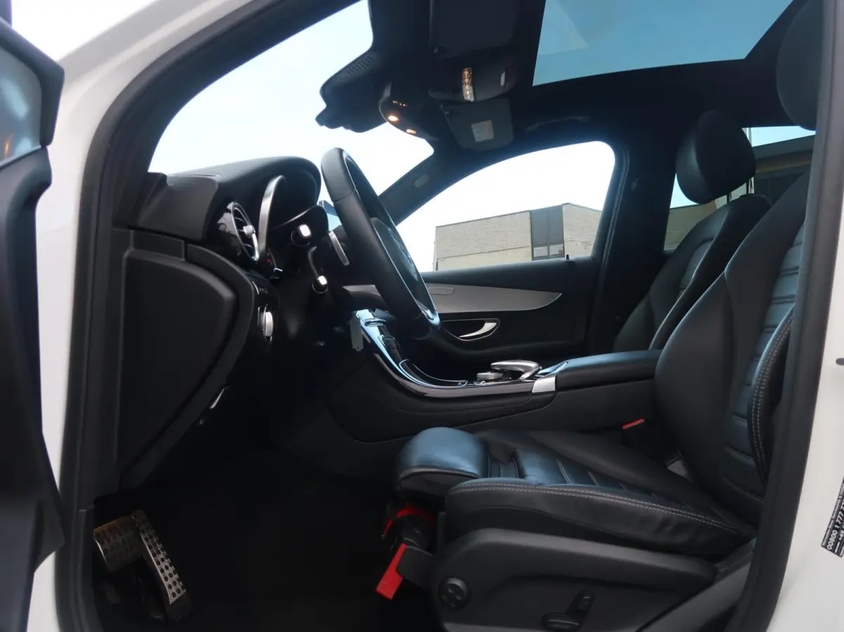 250 4MATIC AMG PANORAMADAK|ADAPTIVE CRUISECONTROL|STUURHULP|RIJSTROOK|NAVIGATIE|LEDER|CAMERA|ZEER MOOI