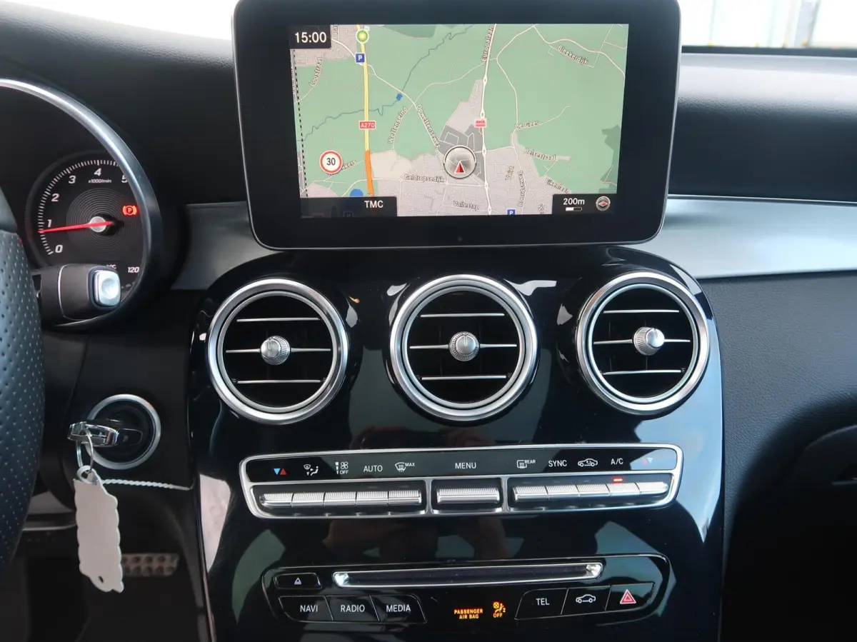 250 4MATIC AMG PANORAMADAK|ADAPTIVE CRUISECONTROL|STUURHULP|RIJSTROOK|NAVIGATIE|LEDER|CAMERA|ZEER MOOI