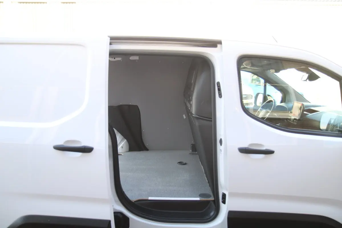1.5D L1H1 Edition / Navi & App Connect / Stuur verwarming / PDC