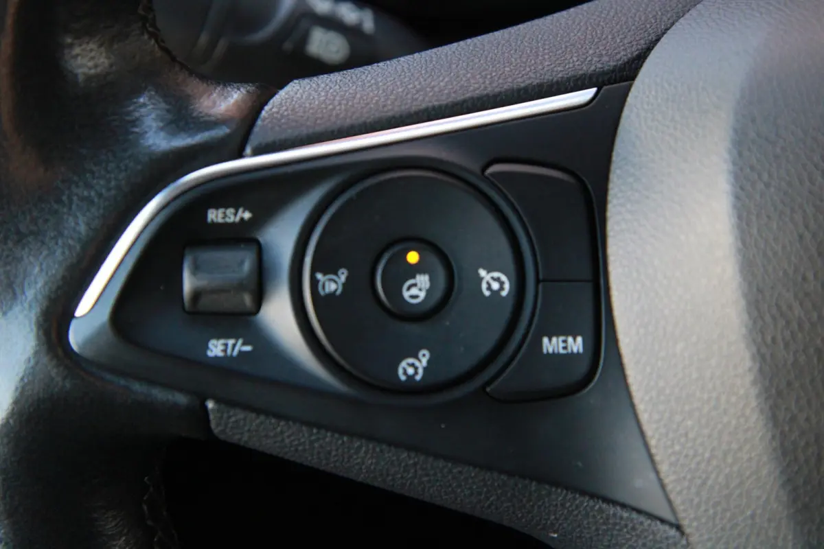 1.5D L1H1 Edition / Navi & App Connect / Stuur verwarming / PDC