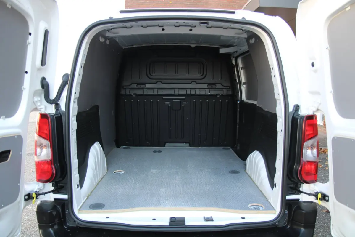 1.5D L1H1 Edition / Navi & App Connect / Stuur verwarming / PDC