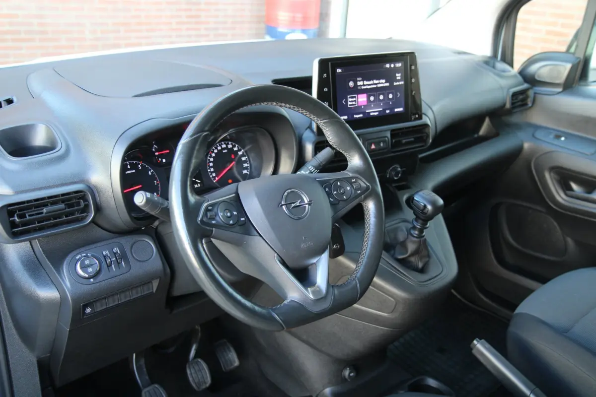 1.5D L1H1 Edition / Navi & App Connect / Stuur verwarming / PDC