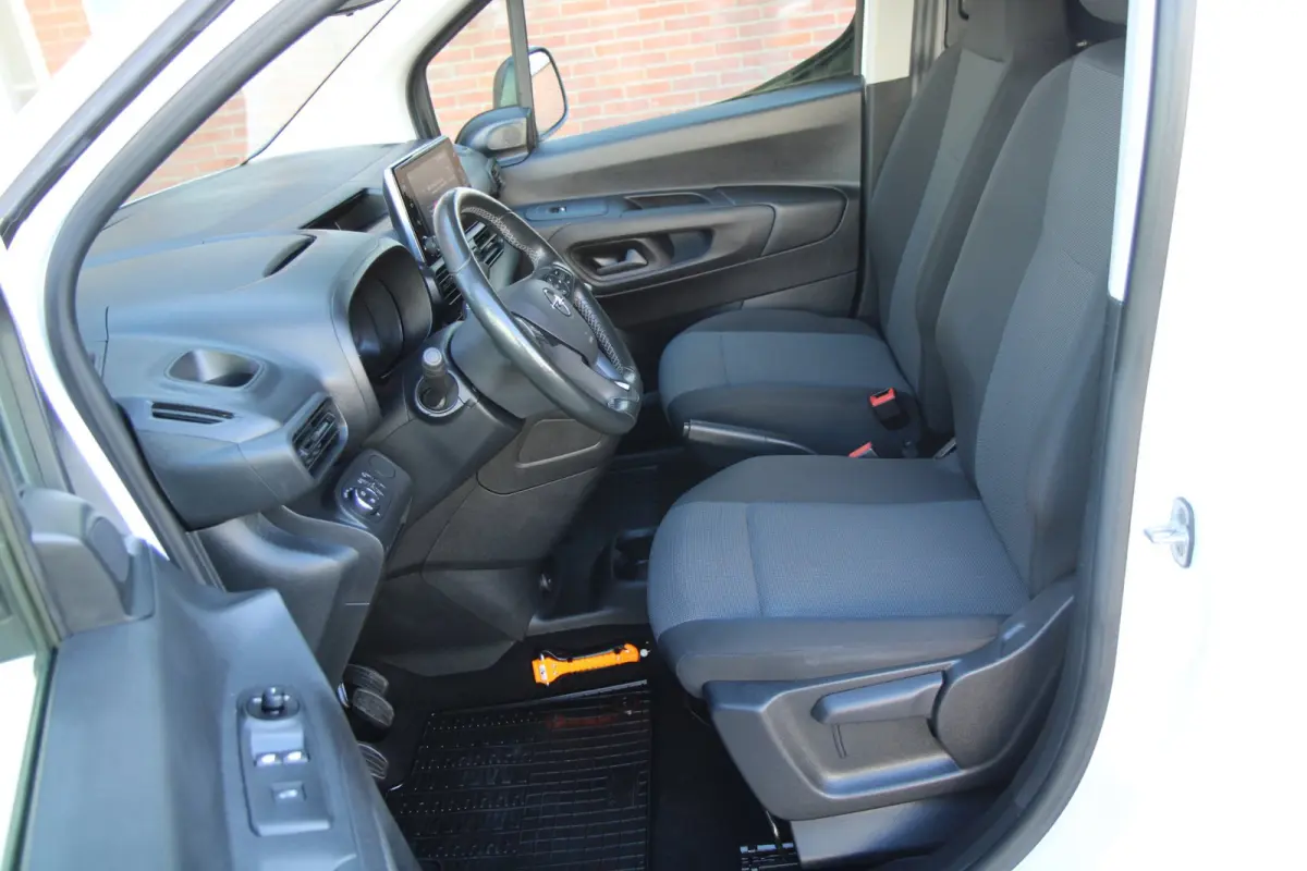 1.5D L1H1 Edition / Navi & App Connect / Stuur verwarming / PDC