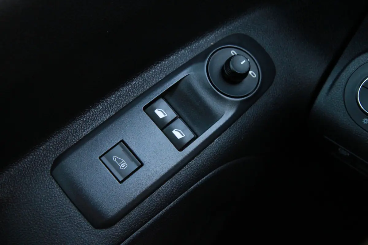 1.5D L1H1 Edition / Navi & App Connect / Stuur verwarming / PDC